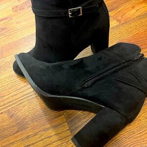 Banana Republic suade leather ankle boots